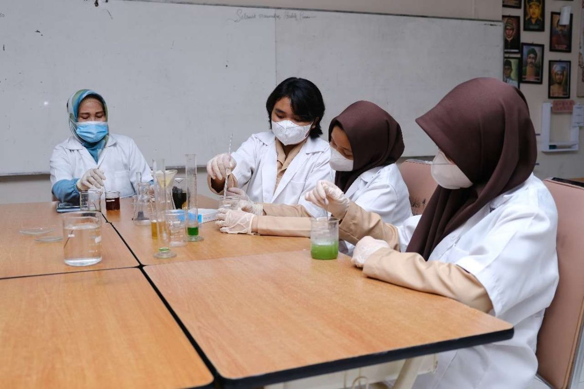 Pemimpin Masa Depan Dimulai Hari Ini: Urgensi Pendidikan Karakter untuk Anak Muda