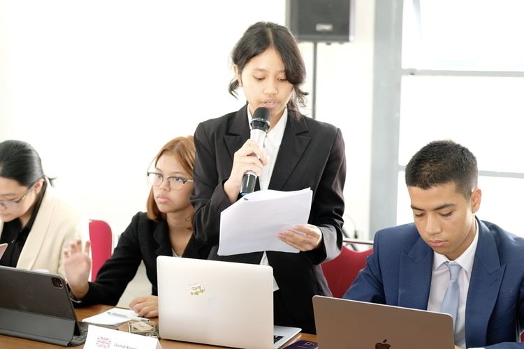 Sekolah Diplomasi Remaja: Latihan Sidang PBB Mini